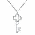 Collana con Pendente a Chiave e Zirconi in Colore Argento